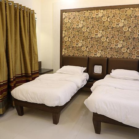 Hotel Pushpak Park Osmanabad Exteriör bild