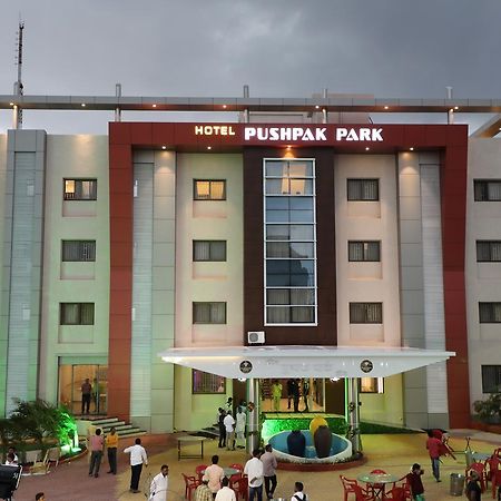 Hotel Pushpak Park Osmanabad Exteriör bild