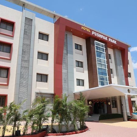 Hotel Pushpak Park Osmanabad Exteriör bild