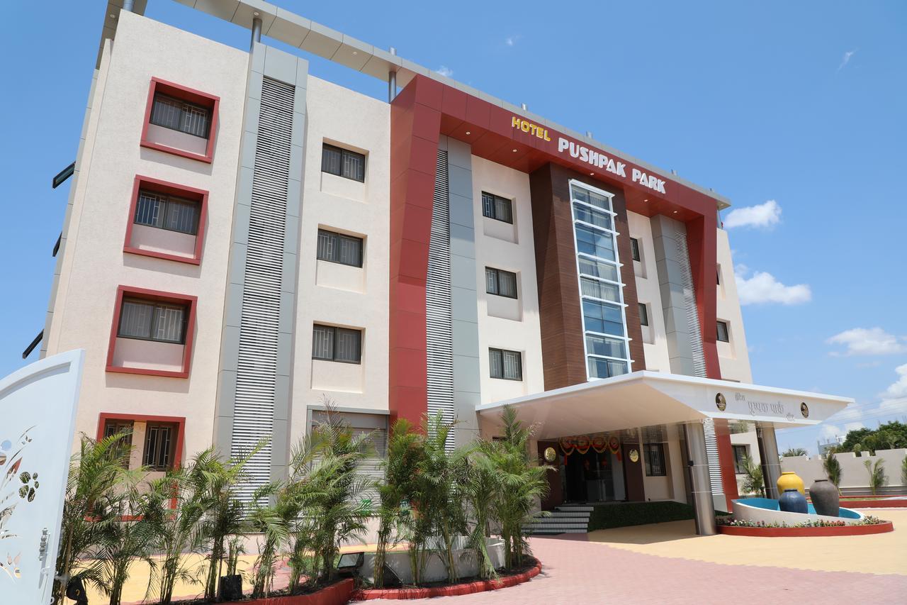 Hotel Pushpak Park Osmanabad Exteriör bild