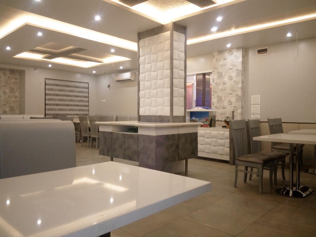 Hotel Pushpak Park Osmanabad Exteriör bild