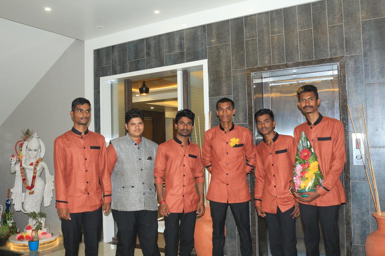 Hotel Pushpak Park Osmanabad Exteriör bild