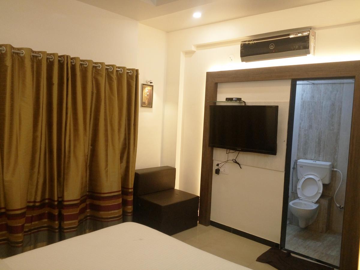 Hotel Pushpak Park Osmanabad Exteriör bild