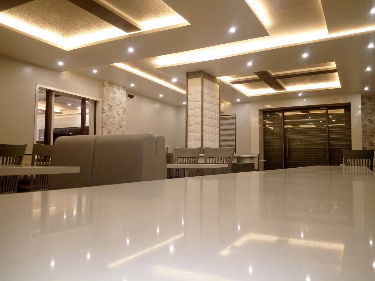 Hotel Pushpak Park Osmanabad Exteriör bild
