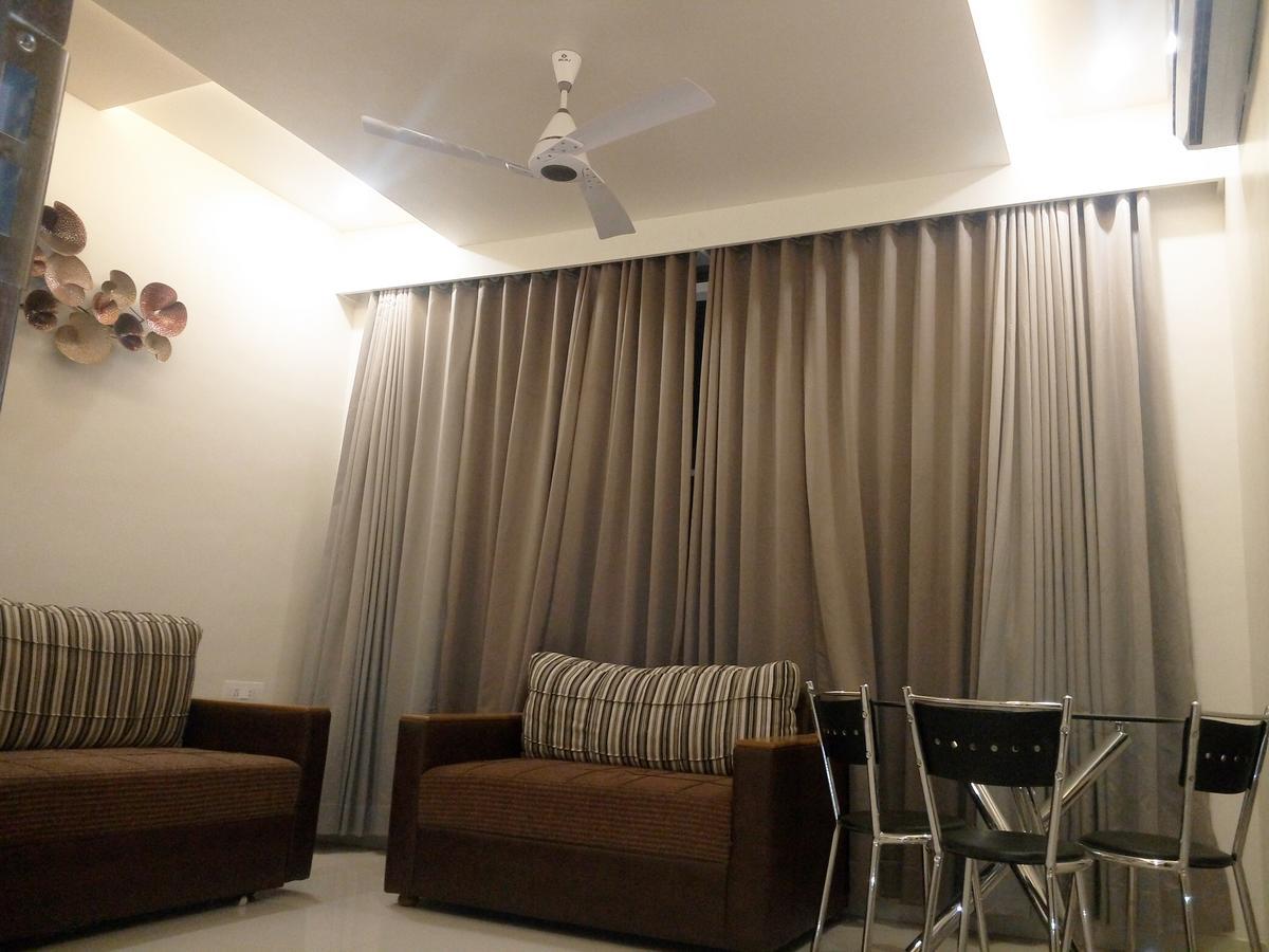 Hotel Pushpak Park Osmanabad Exteriör bild